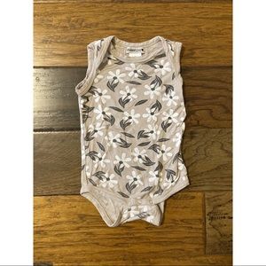 SpearmintLOVE clay floral onesie (6m-12m)